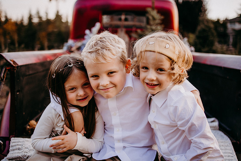 Christmas Tree Farm Session |Skana Sloman Photography serving Kitsap County. Maternity, Newborn and Child Photography. Studio Located in Poulsbo Washington