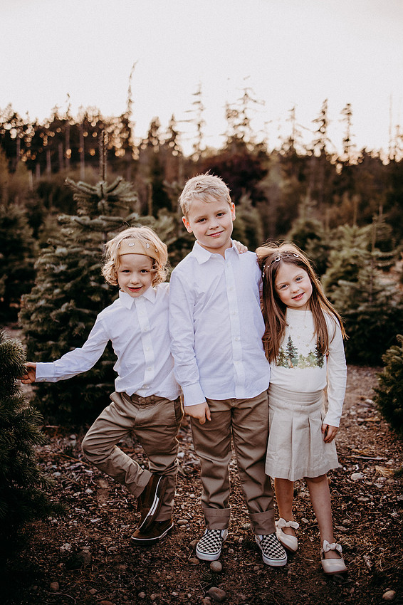 Christmas Tree Farm Session |Skana Sloman Photography serving Kitsap County. Maternity, Newborn and Child Photography. Studio Located in Poulsbo Washington