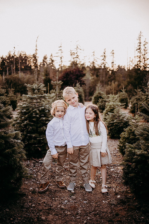 Christmas Tree Farm Session |Skana Sloman Photography serving Kitsap County. Maternity, Newborn and Child Photography. Studio Located in Poulsbo Washington