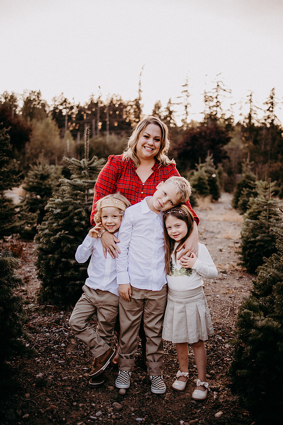 Christmas Tree Farm Session |Skana Sloman Photography serving Kitsap County. Maternity, Newborn and Child Photography. Studio Located in Poulsbo Washington