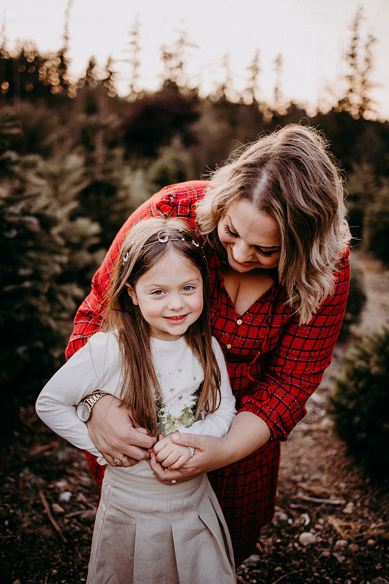 Christmas Tree Farm Session |Skana Sloman Photography serving Kitsap County. Maternity, Newborn and Child Photography. Studio Located in Poulsbo Washington