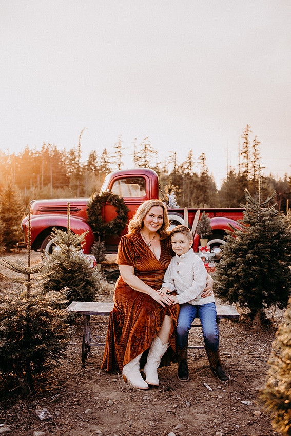 Christmas Tree Farm Session | Skana Sloman Photography 