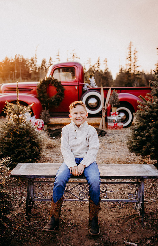 Christmas Tree Farm Session | Skana Sloman Photography 