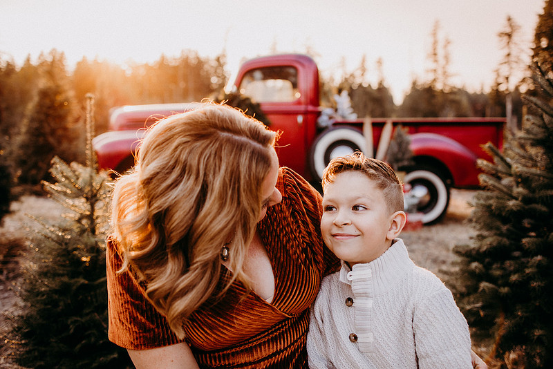 Christmas Tree Farm Session | Skana Sloman Photography 