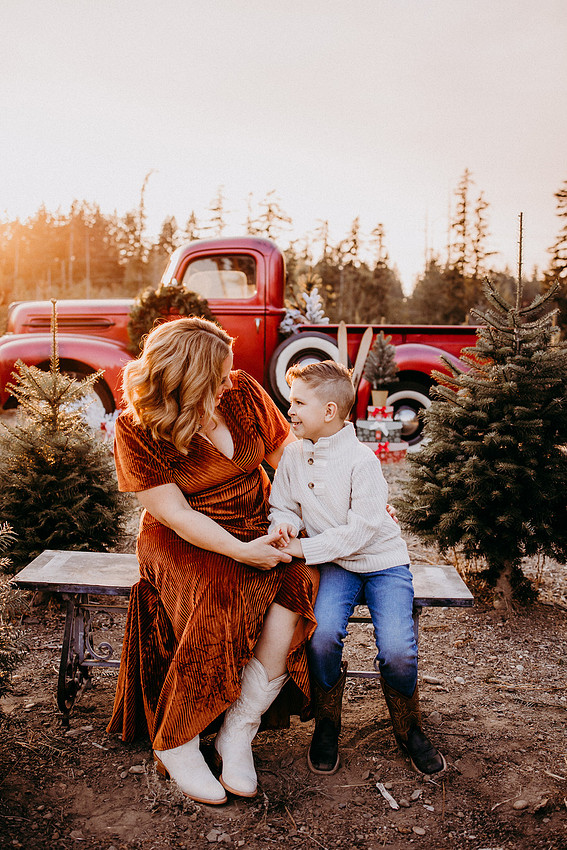 Christmas Tree Farm Session | Skana Sloman Photography 
