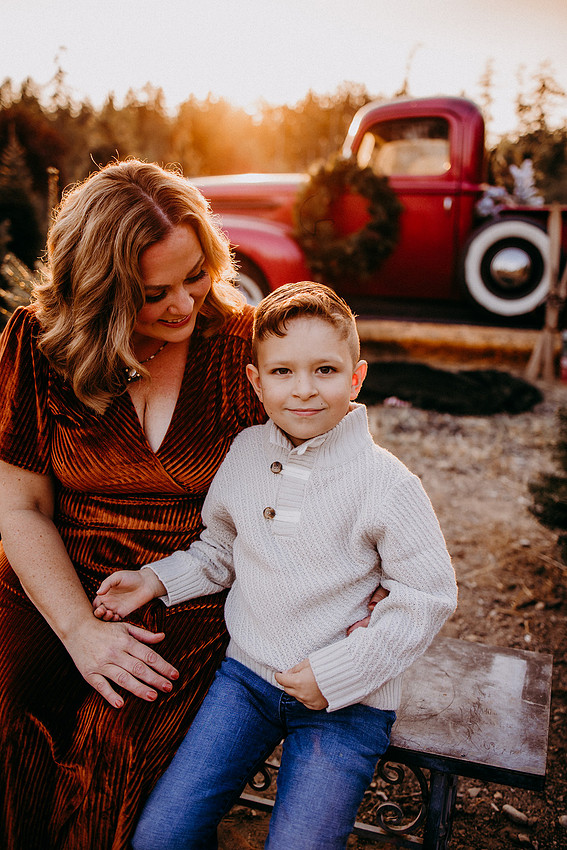 Christmas Tree Farm Session | Skana Sloman Photography 