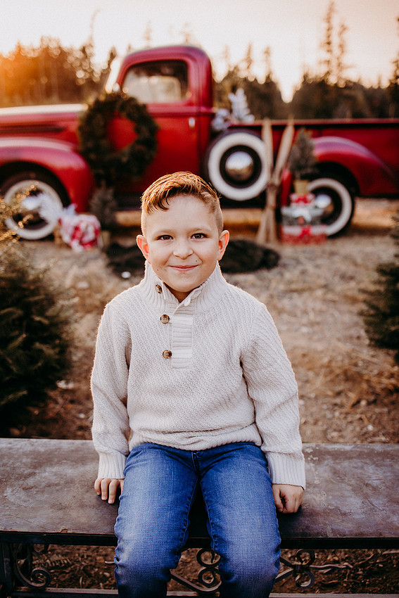 Christmas Tree Farm Session | Skana Sloman Photography 