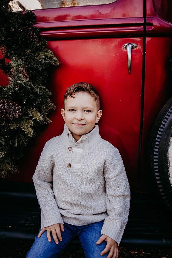 Christmas Tree Farm Session | Skana Sloman Photography 