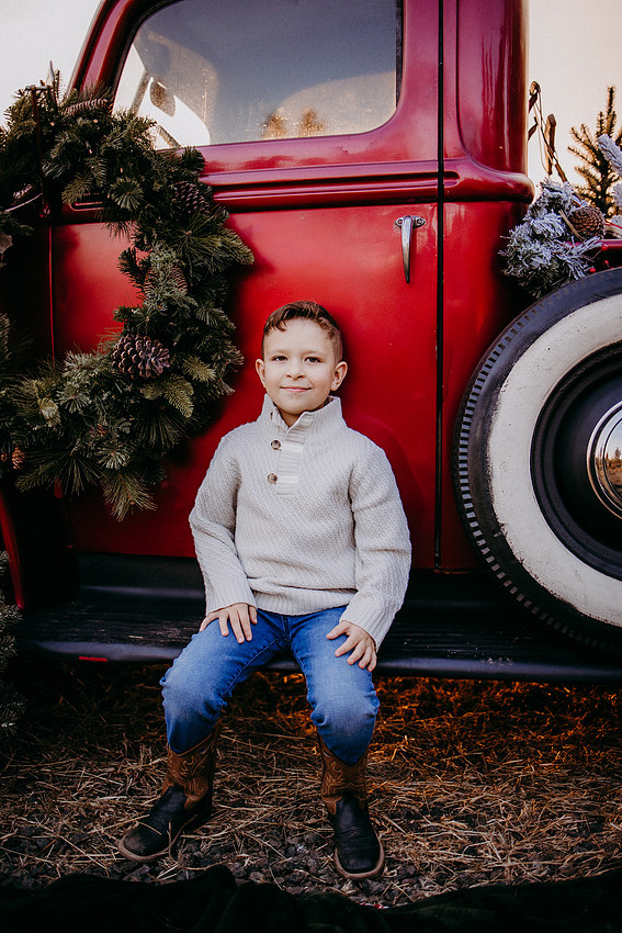 Christmas Tree Farm Session | Skana Sloman Photography 