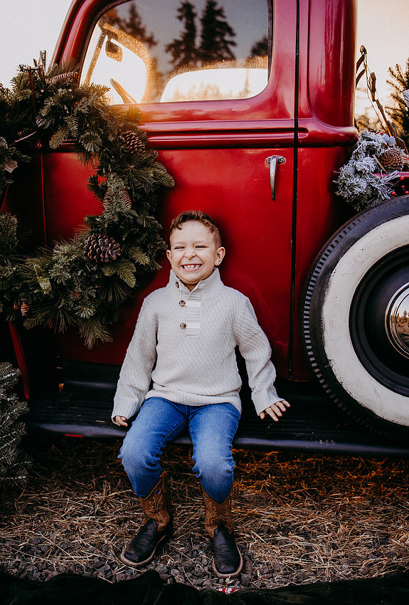 Christmas Tree Farm Session | Skana Sloman Photography 