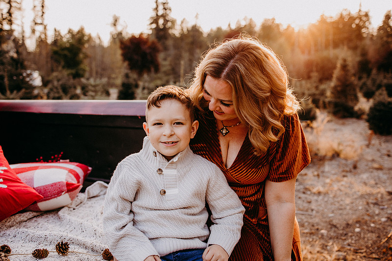 Christmas Tree Farm Session | Skana Sloman Photography 