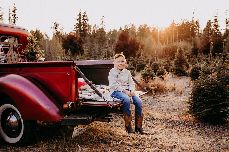 Christmas Tree Farm Session | Skana Sloman Photography 