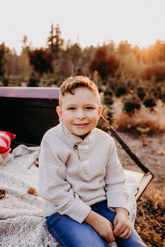 Christmas Tree Farm Session | Skana Sloman Photography 