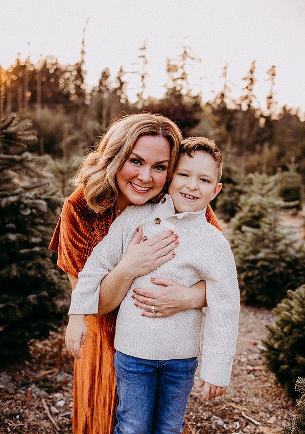 Christmas Tree Farm Session | Skana Sloman Photography 