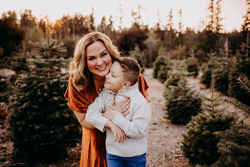 Christmas Tree Farm Session | Skana Sloman Photography 