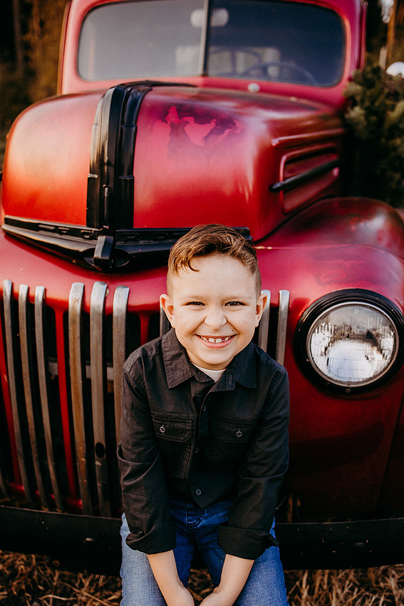 Christmas Tree Farm Session | Skana Sloman Photography 
