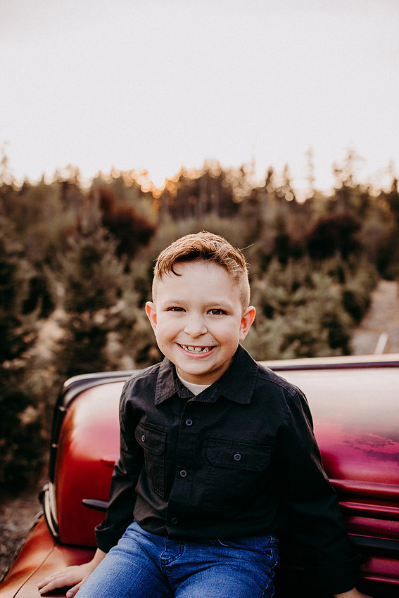 Christmas Tree Farm Session | Skana Sloman Photography 