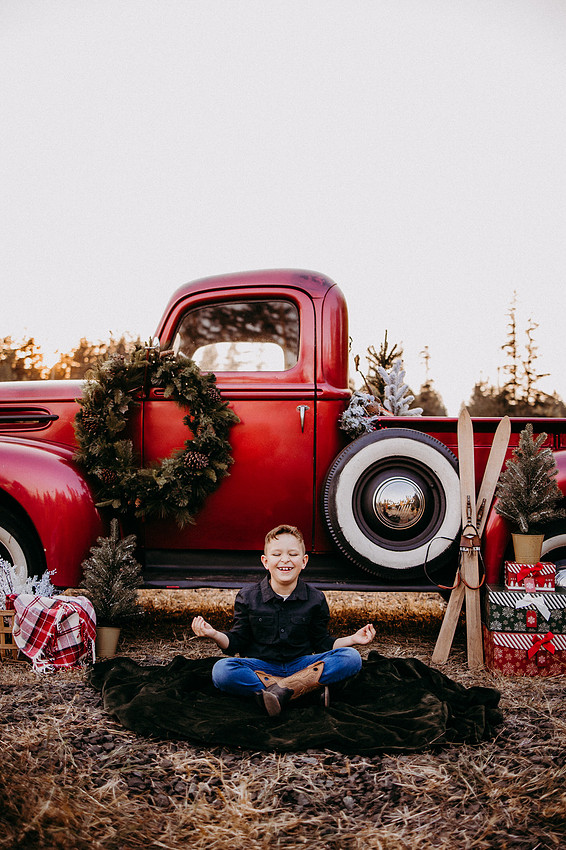 Christmas Tree Farm Session | Skana Sloman Photography 