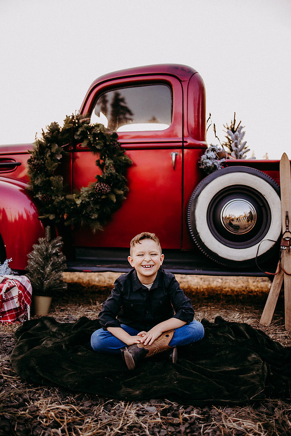 Christmas Tree Farm Session | Skana Sloman Photography 