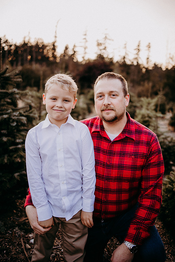 Christmas Tree Farm Session |Skana Sloman Photography serving Kitsap County. Maternity, Newborn and Child Photography. Studio Located in Poulsbo Washington