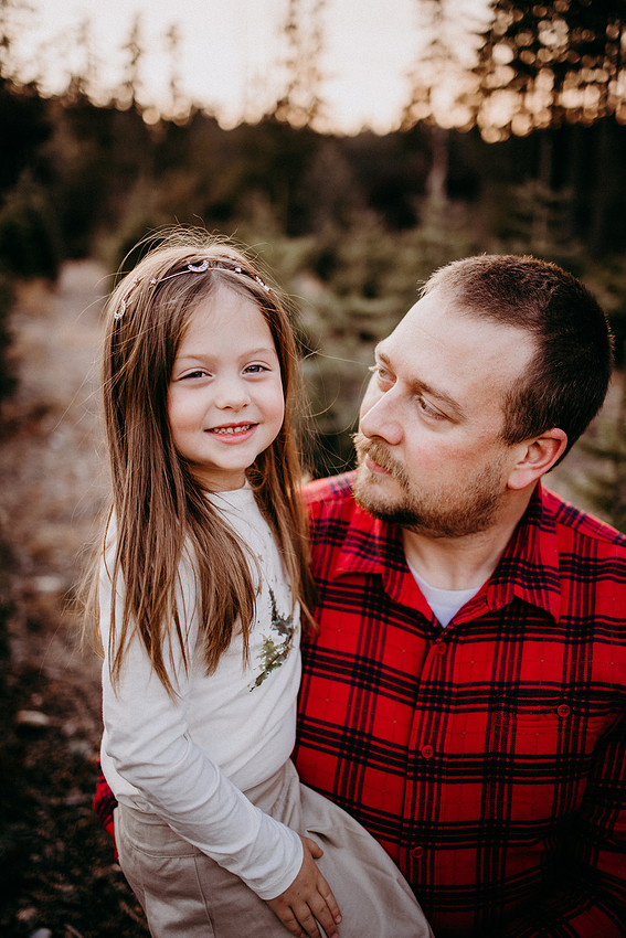 Christmas Tree Farm Session |Skana Sloman Photography serving Kitsap County. Maternity, Newborn and Child Photography. Studio Located in Poulsbo Washington