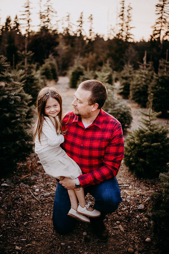 Christmas Tree Farm Session |Skana Sloman Photography serving Kitsap County. Maternity, Newborn and Child Photography. Studio Located in Poulsbo Washington