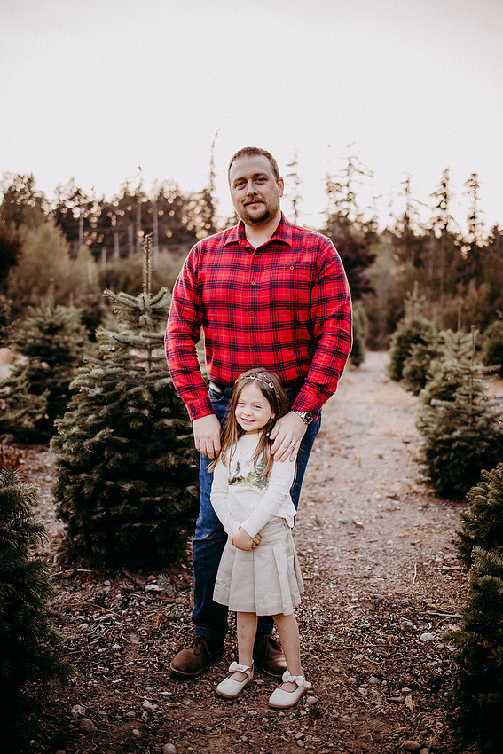 Christmas Tree Farm Session |Skana Sloman Photography serving Kitsap County. Maternity, Newborn and Child Photography. Studio Located in Poulsbo Washington